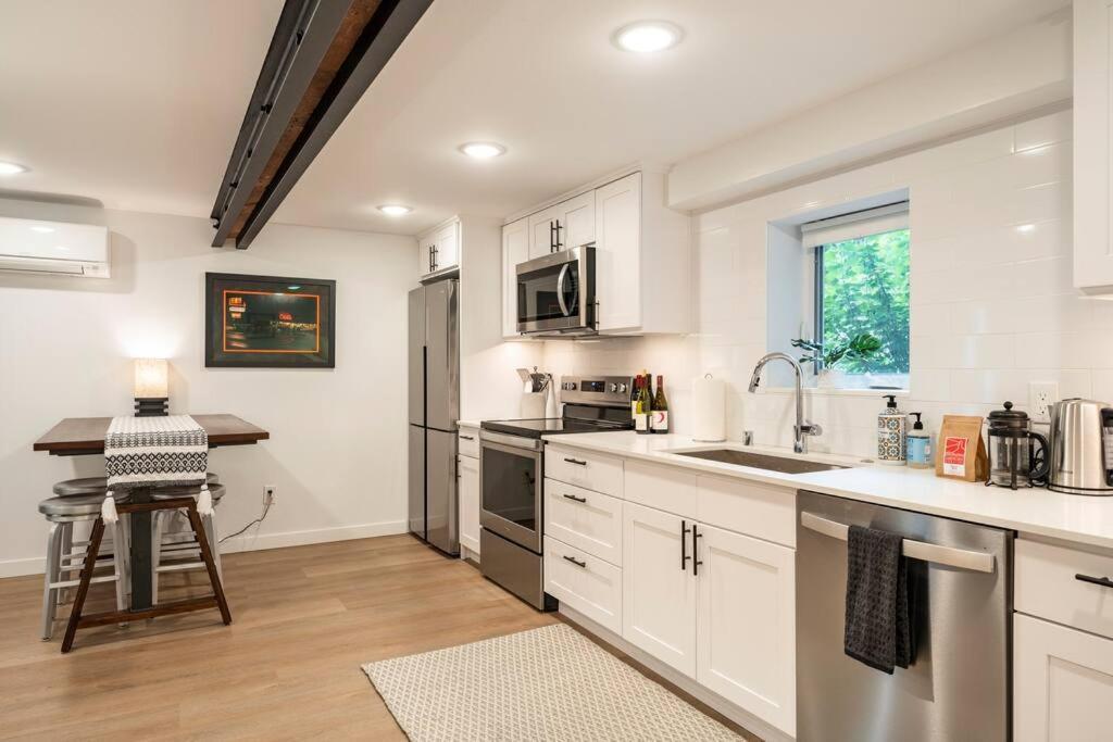 Modern, New & Industrial In Georgetown Ferienhaus *